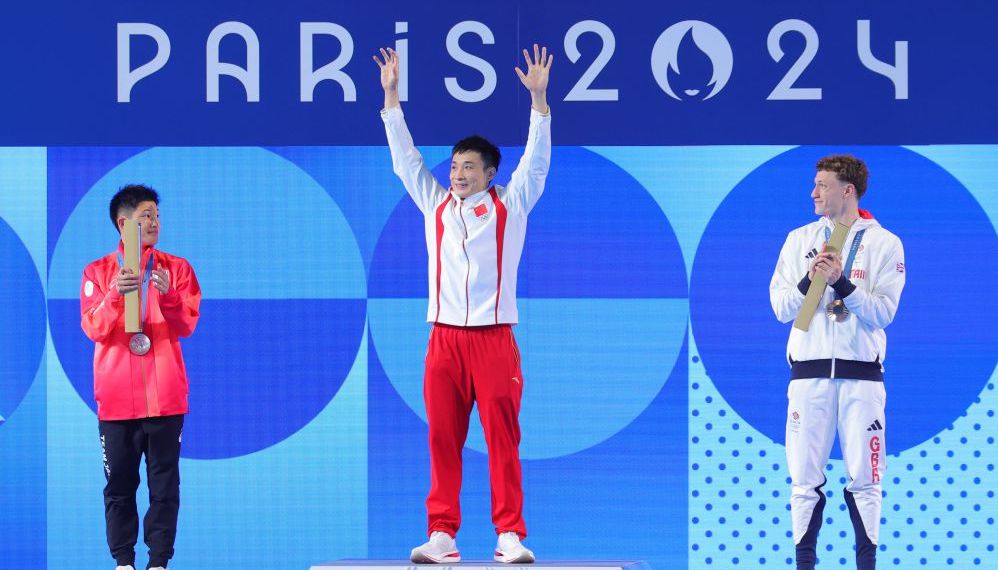 体操新星斩获五金 赛艇健儿破浪夺魁“东莞飞人”卫冕落泪